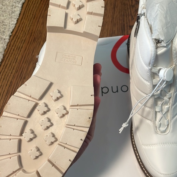 Daisy Blondo White Booties - Picture 3 of 4